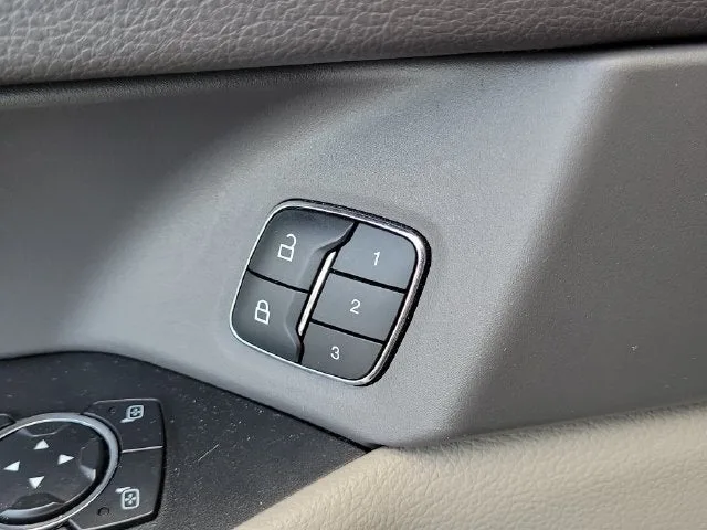 2021 Ford Expedition Limited photo 16