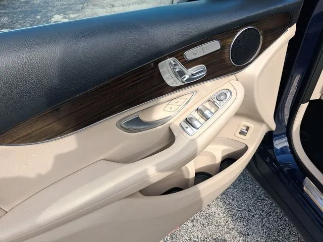 2022 Mercedes-Benz GLC GLC 300 photo 13