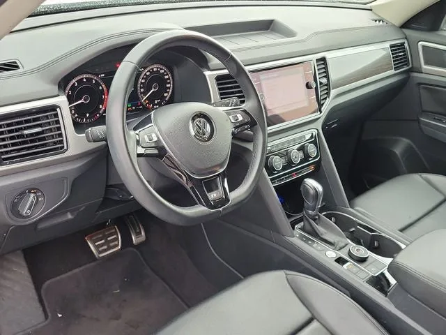 2019 Volkswagen Atlas 3.6L V6 SEL R-Line R-Line photo 9