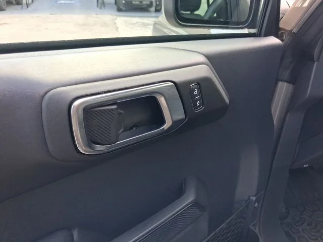 2025 Ford Bronco Outer Banks photo 13