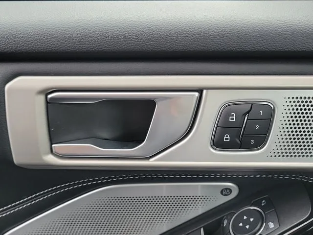 2023 Ford Explorer ST photo 16
