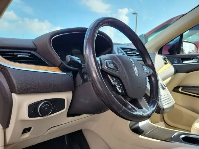 2015 Lincoln MKC Base photo 8