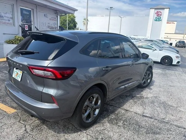 2023 Ford Escape ST-Line photo 4