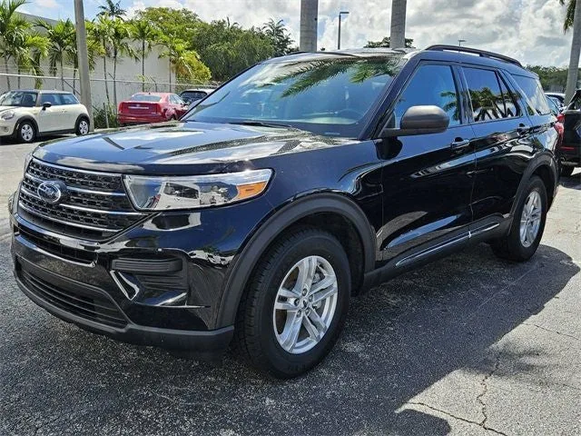 2023 Ford Explorer XLT photo 2