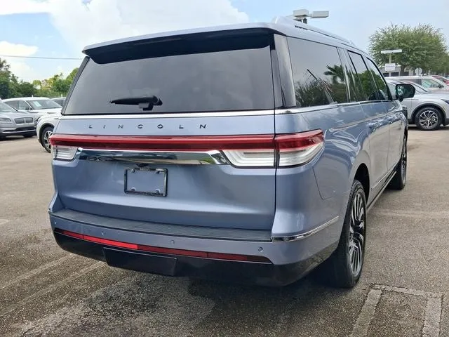 2022 Lincoln Navigator L Black Label photo 4