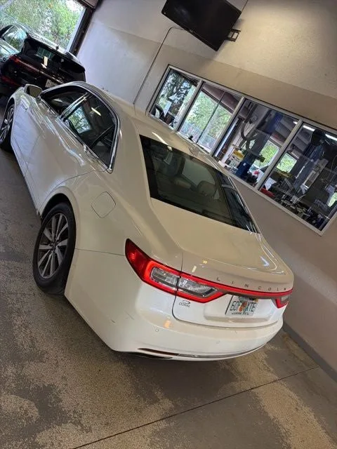 2020 Lincoln Continental Standard photo 3