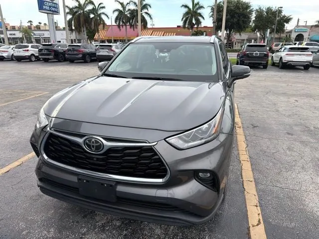 2021 Toyota Highlander Limited photo 2