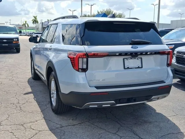 2025 Ford Explorer Active photo 3