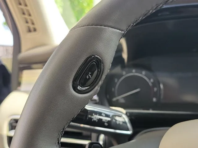 2022 Lincoln Corsair Standard photo 17