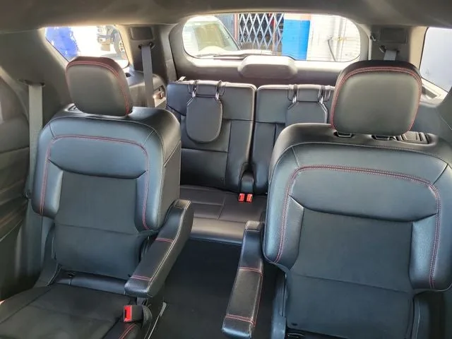 2023 Ford Explorer ST-Line photo 10