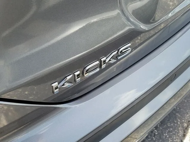 2021 Nissan Kicks SR photo 5