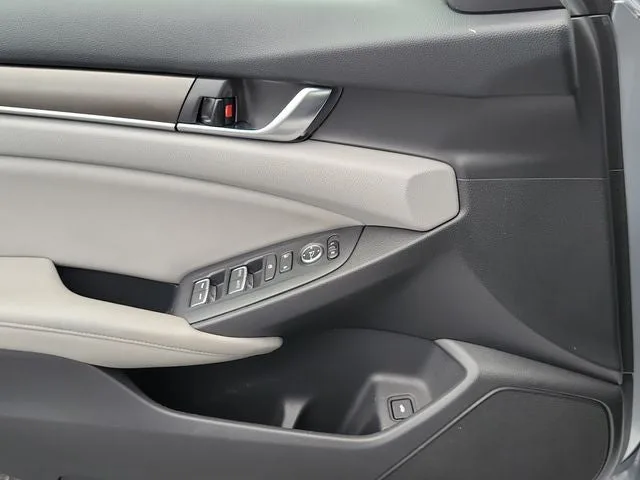 2018 Honda Accord Hybrid Base photo 15