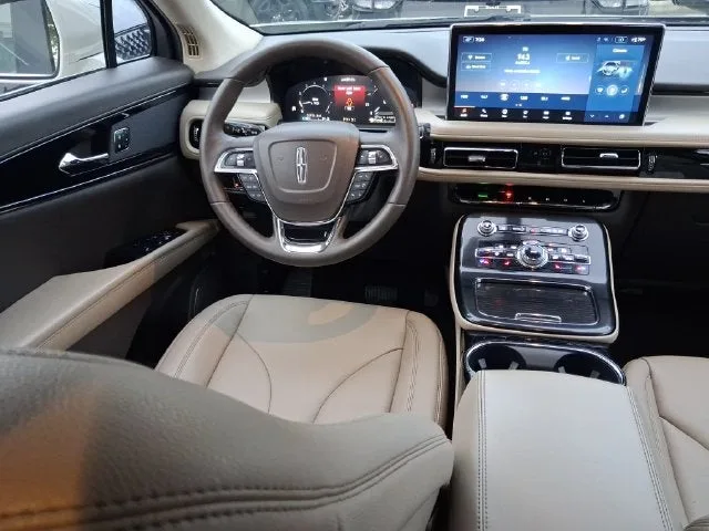 2023 Lincoln Nautilus Standard photo 8