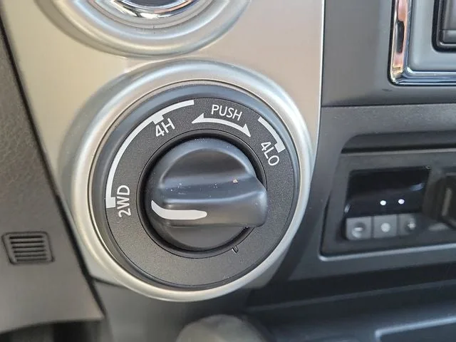 2024 Nissan Titan SV photo 23