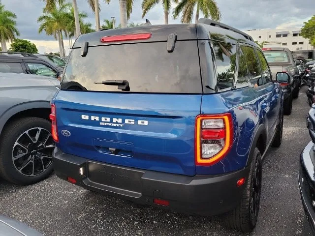 2023 Ford Bronco Sport Outer Banks photo 3