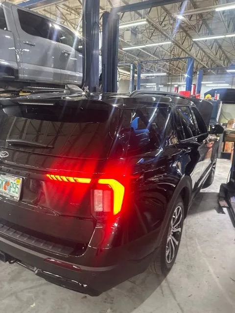 2025 Ford Explorer ST-Line photo 10