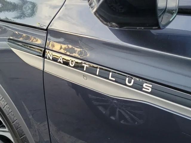 2024 Lincoln Nautilus Premiere photo 6