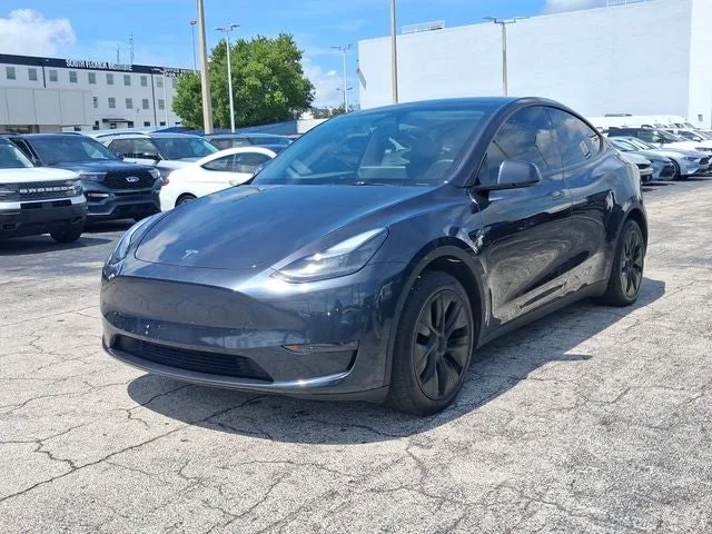 2025 Tesla Model Y Long Range photo 2