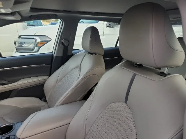 2022 Toyota Camry XSE photo 9