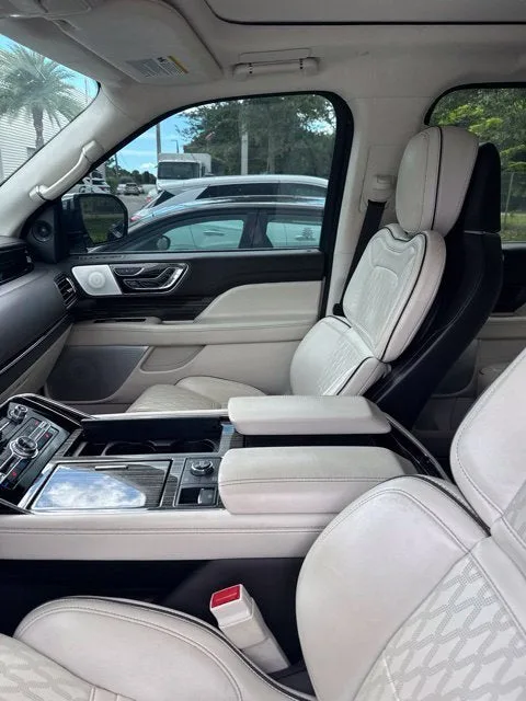 2023 Lincoln Navigator L Black Label photo 10