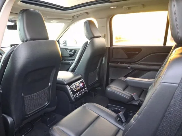 2023 Lincoln Aviator Standard Premium photo 5