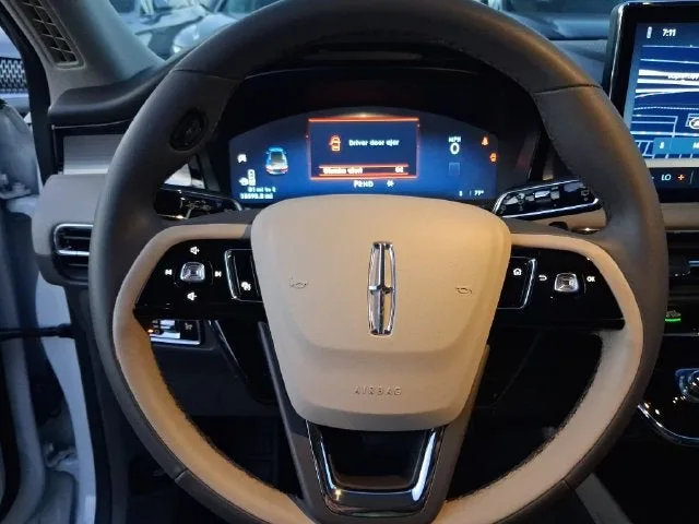 2024 Lincoln Corsair Premiere photo 15