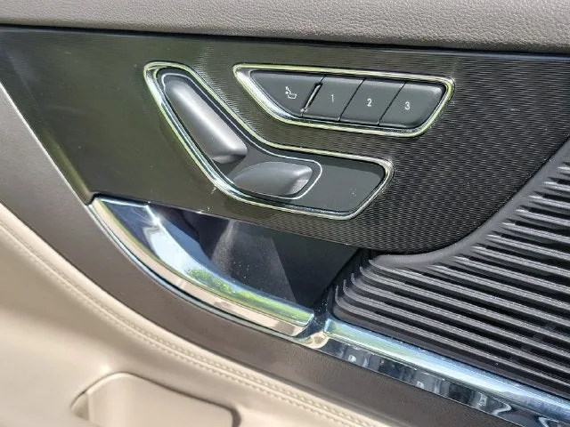 2022 Lincoln Corsair Standard photo 13