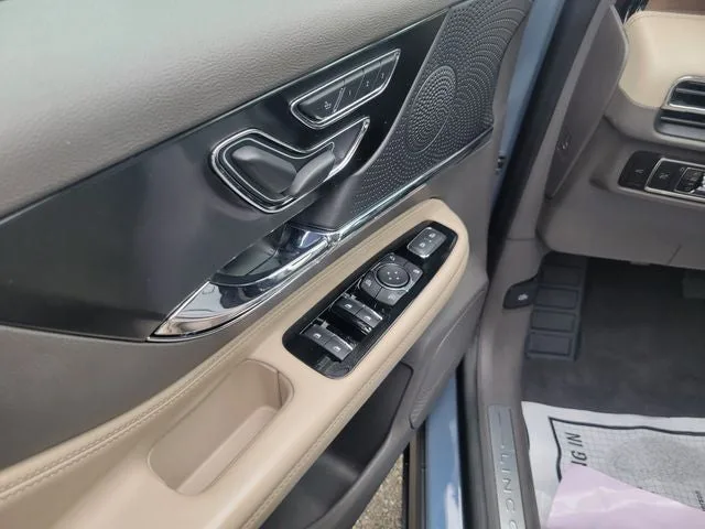 2025 Lincoln Corsair Premiere photo 11