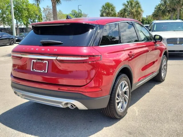 2025 Lincoln Corsair Premiere photo 6