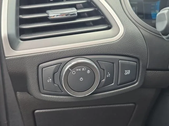 2022 Ford Edge SEL photo 17