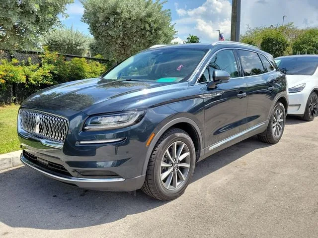 2022 Lincoln Nautilus Standard photo 2