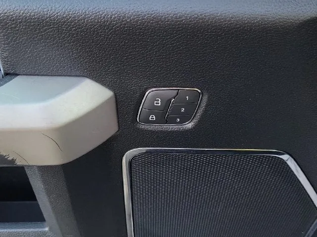2019 Ford F-150 Lariat photo 17