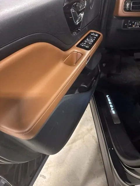 2023 Lincoln Aviator Reserve Premium photo 3