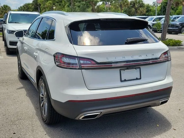 2022 Lincoln Nautilus Standard photo 4