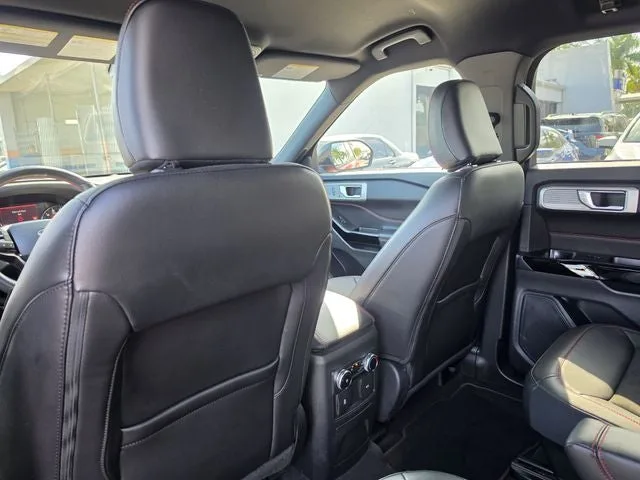 2023 Ford Explorer ST-Line photo 10