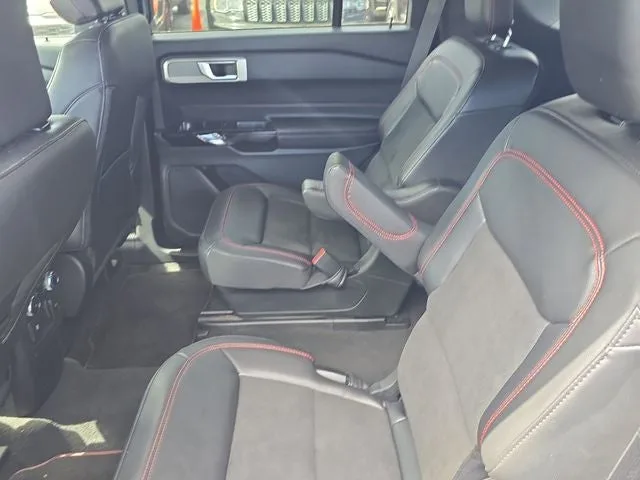 2023 Ford Explorer ST-Line photo 11