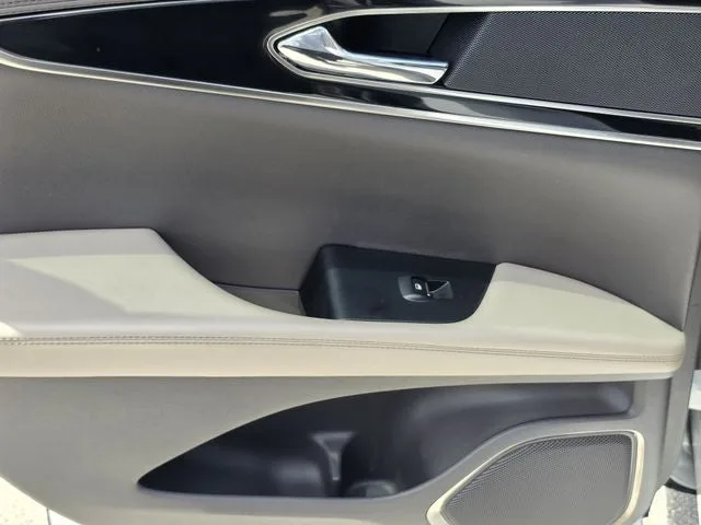 2023 Lincoln Nautilus Standard photo 8