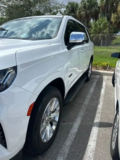 2021 Chevrolet Tahoe Premier photo 2