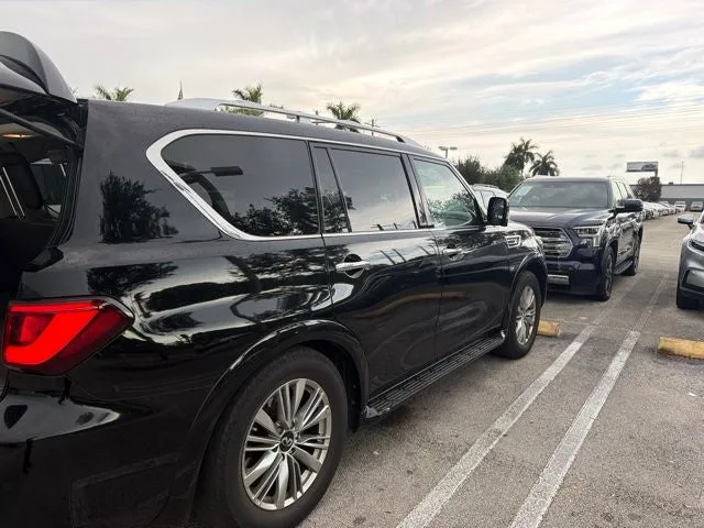 2019 INFINITI QX80 LUXE photo 2