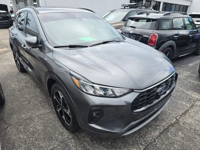 2023 Ford Escape ST-Line Select photo 2