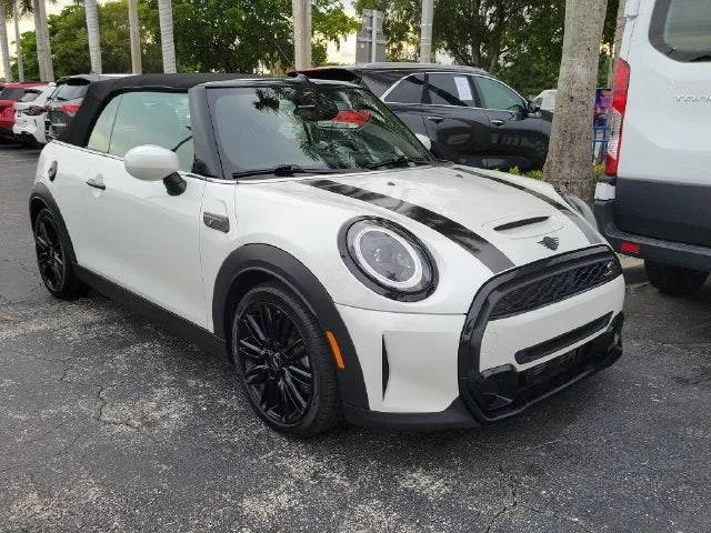 2023 MINI Cooper S Signature photo 2