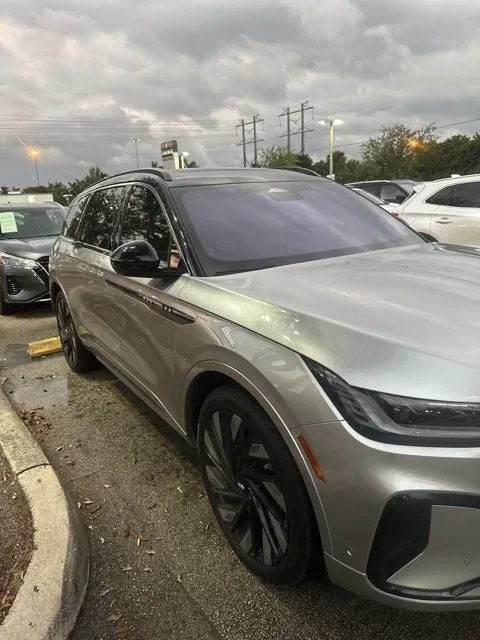 2024 Lincoln Nautilus Black Label photo 3