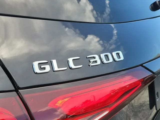 2024 Mercedes-Benz GLC GLC 300 photo 5