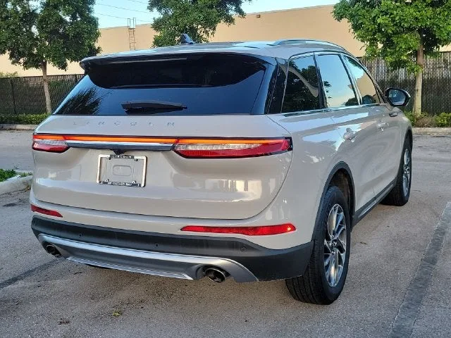2022 Lincoln Corsair Standard photo 6