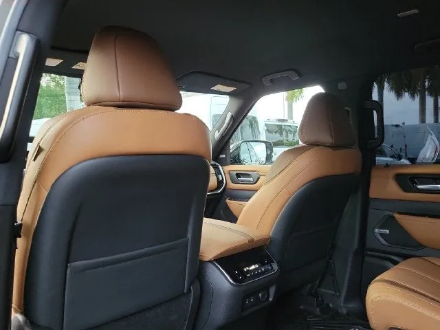 2025 Nissan Armada SL photo 9