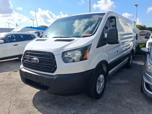 2019 Ford Transit-250 Base photo 3