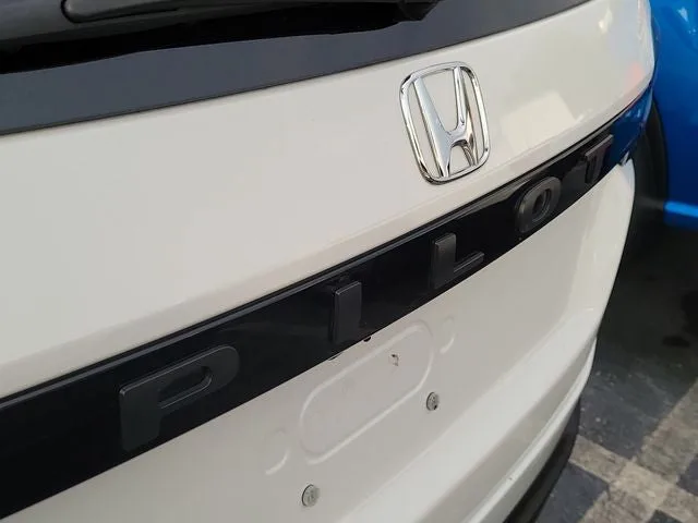 2024 Honda Pilot EX-L 7 Passenger photo 7