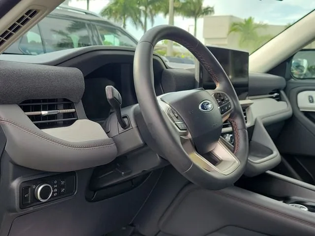 2025 Ford Explorer Active photo 7