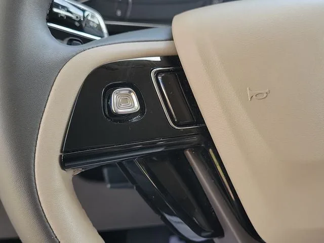 2022 Lincoln Corsair Standard photo 18
