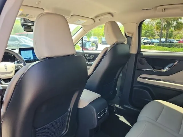 2025 Lincoln Corsair Premiere photo 11